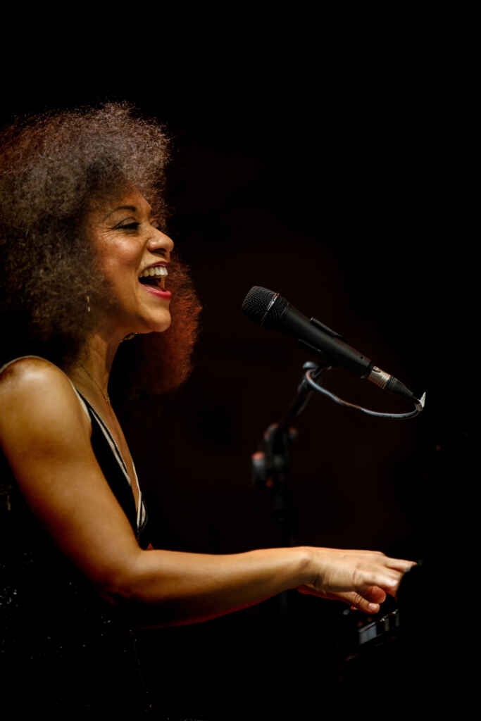 Sotto le stelle del jazz: la pianista e cantante cubana Jany McPherson inaugura venerdì 3 maggio la nuova edizione di Monza Visionaria